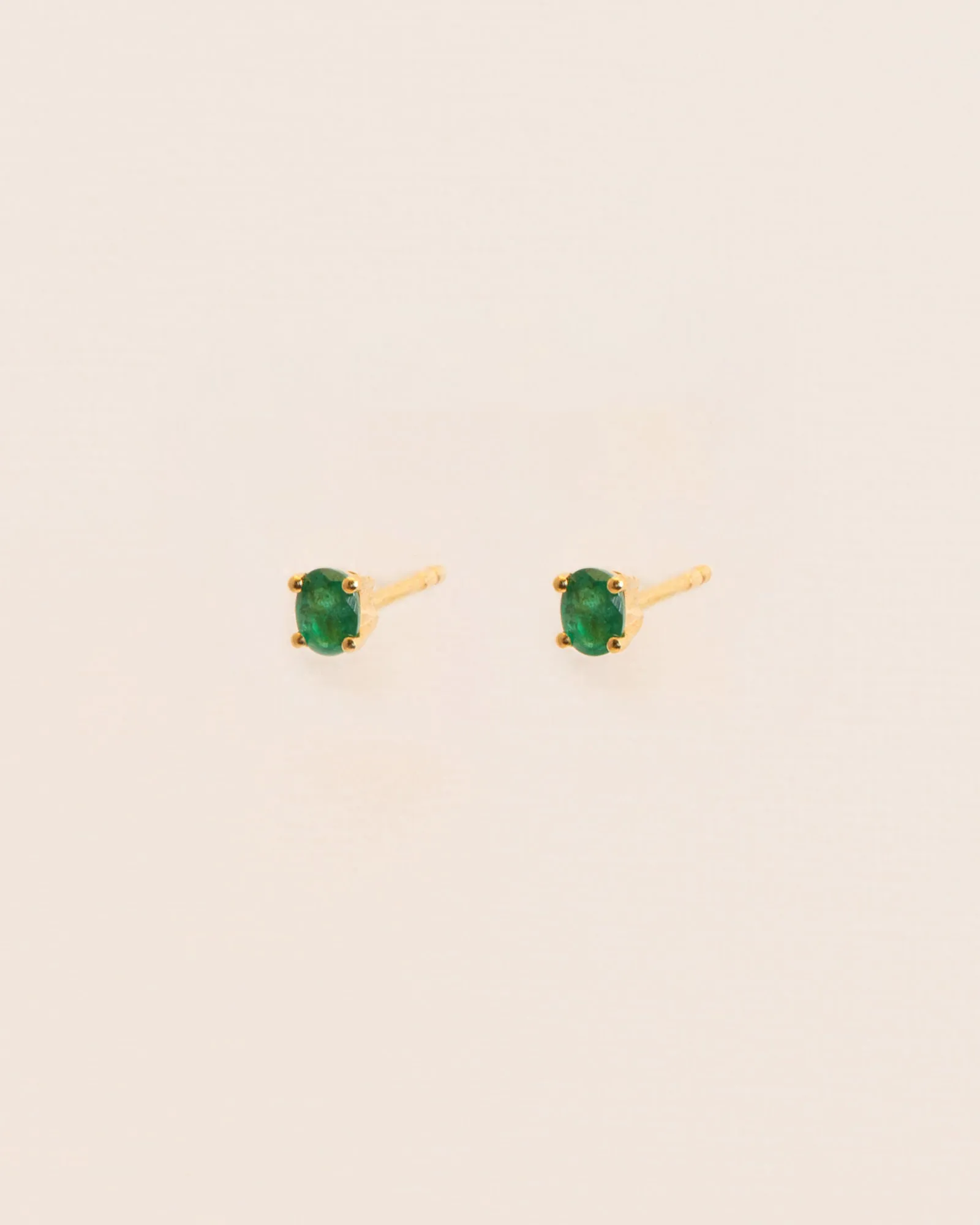 18K Simple Gold Studs w. Green Emerald