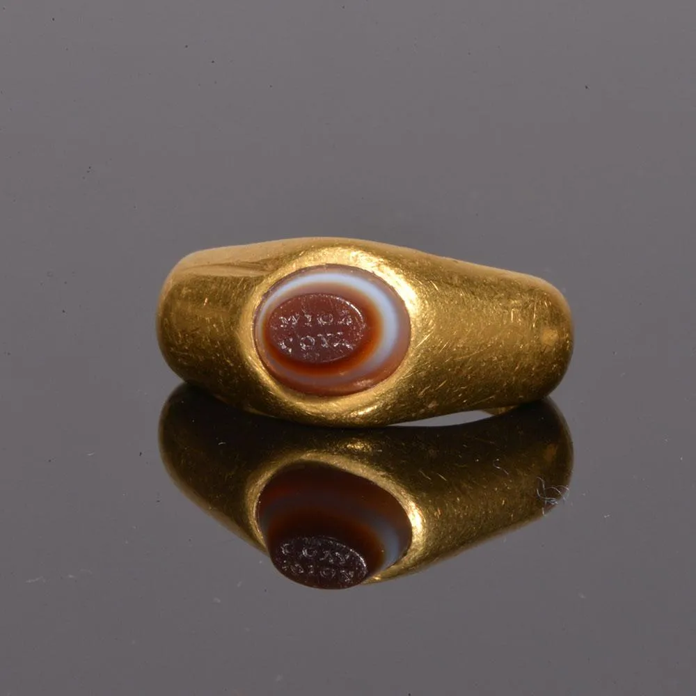 An exhibited Roman Gold and inscribed Eye Agate Finger Ring, ca. 3rd century CE