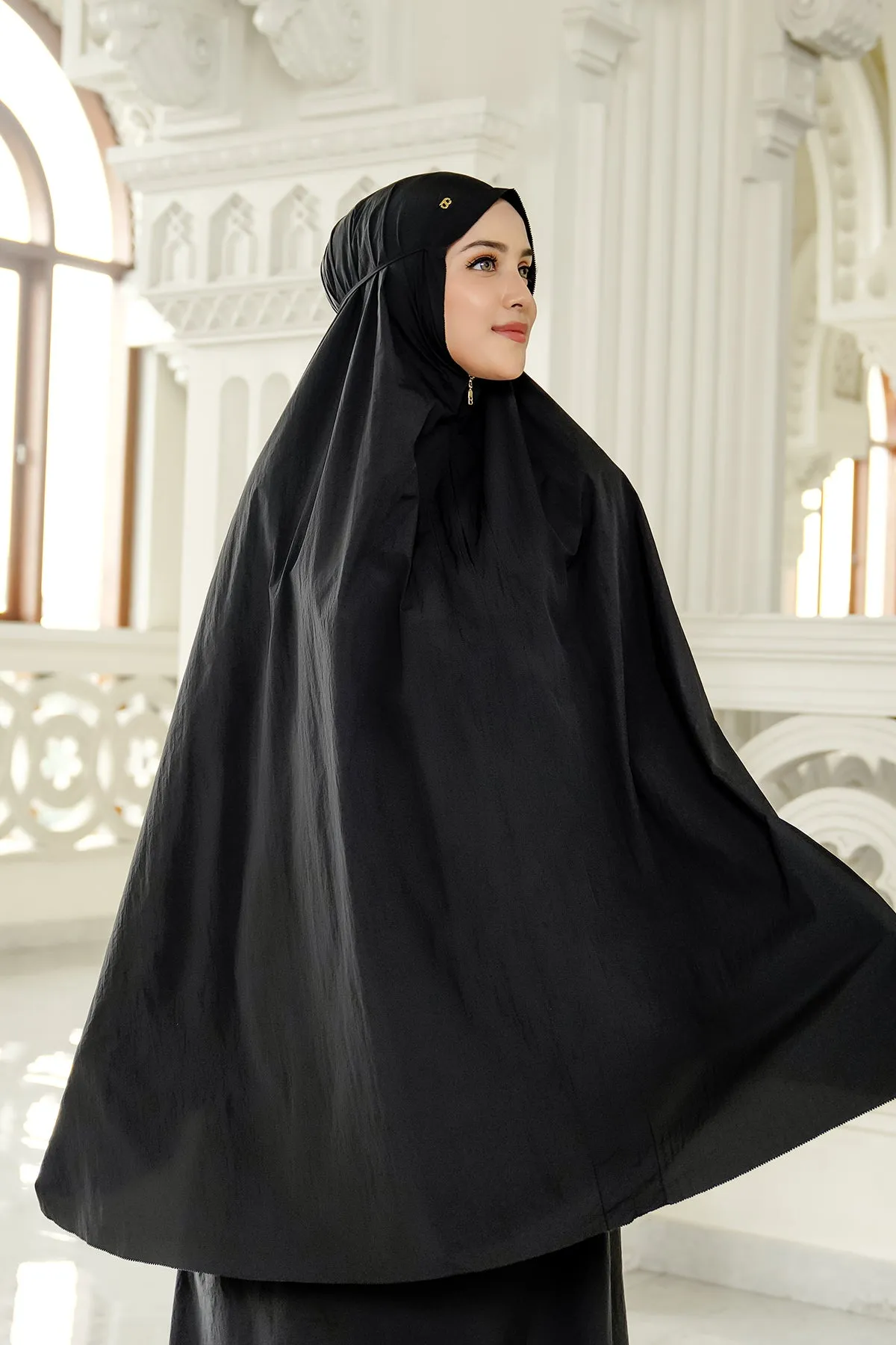 Capsule Prayer Robe - Black