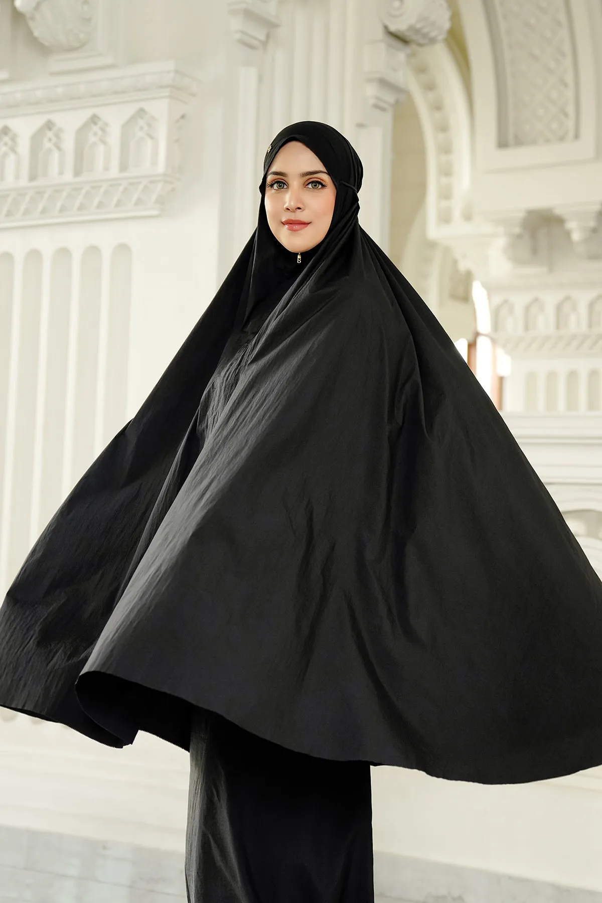 Capsule Prayer Robe - Black