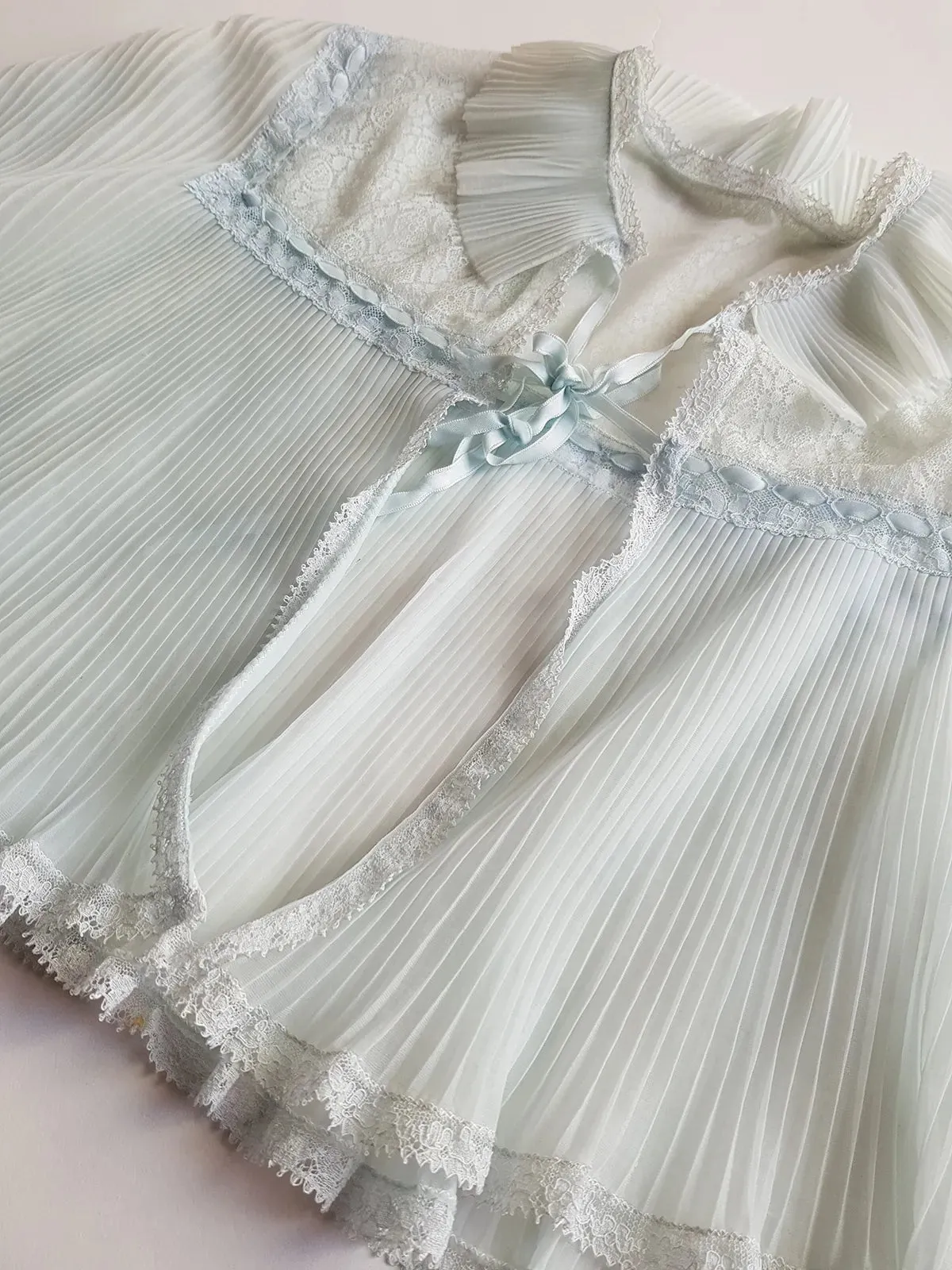 Ethereal 1950s Finely Pleated Cape in Soft Baby Blue & White - Very Faint Tie Dye Effect - Lace & Ribbon