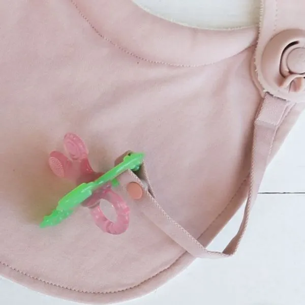 Gigi One Handed Teething Bib - Blush